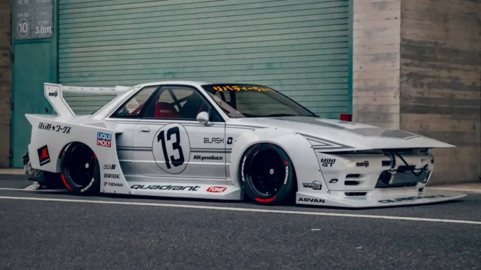 Nissan Skyline R32 от Liberty Walk