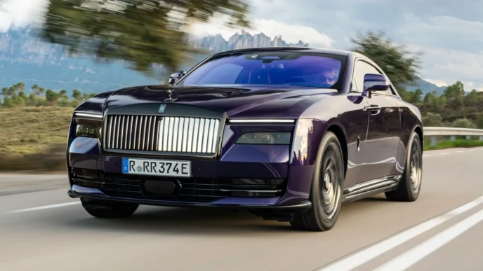 Обзор Rolls-Royce Spectre Black Badge
