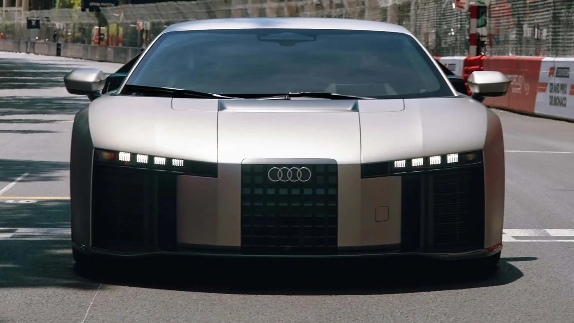 Новый суперкар Audi впервые показали на улицах Монако