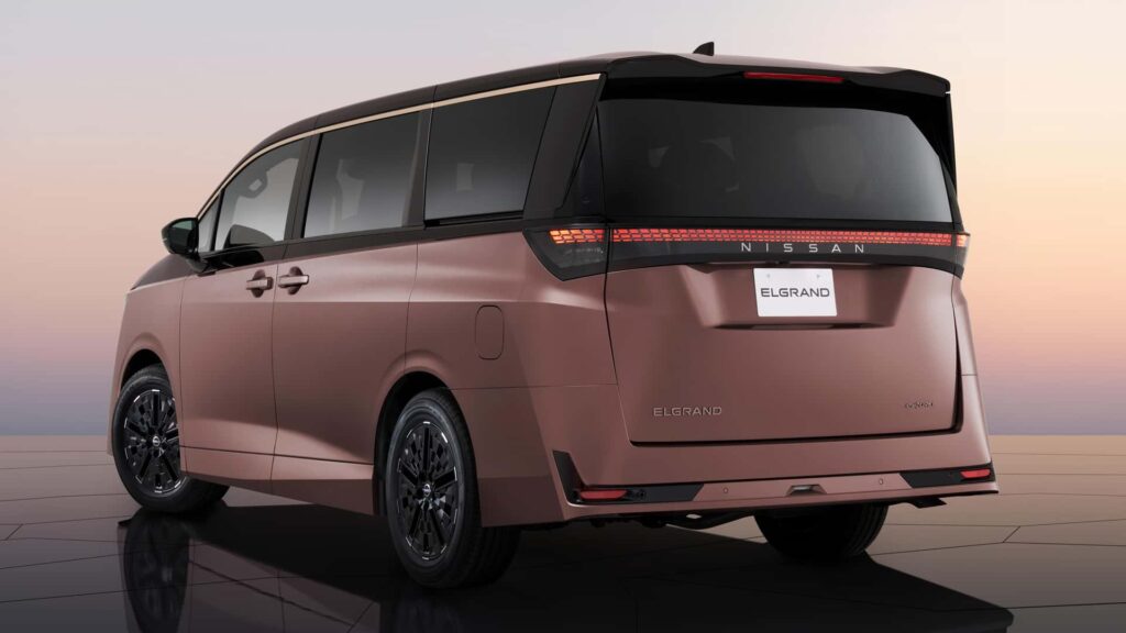 Nissan Elgrand 1