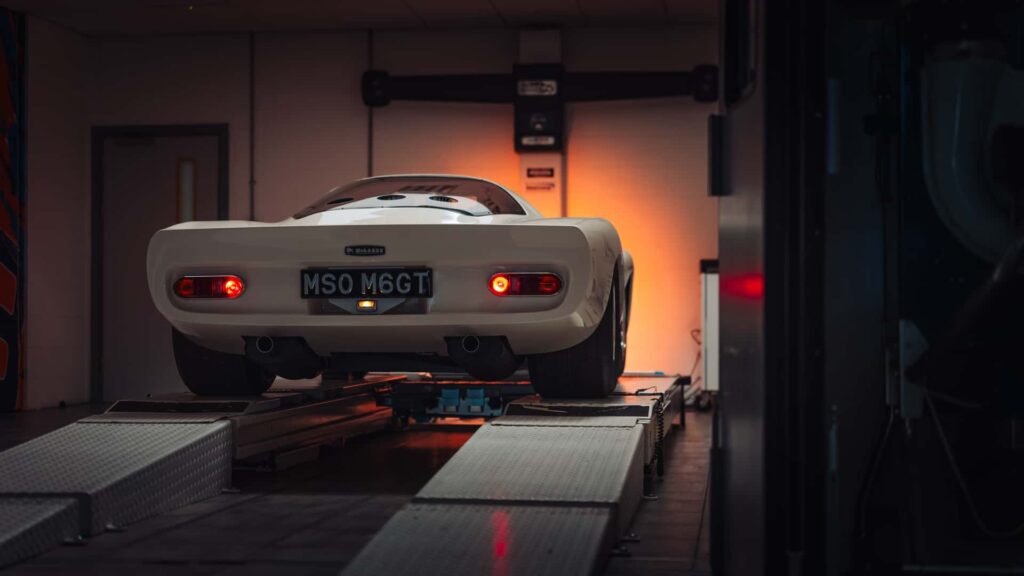 McLaren M6GT 1