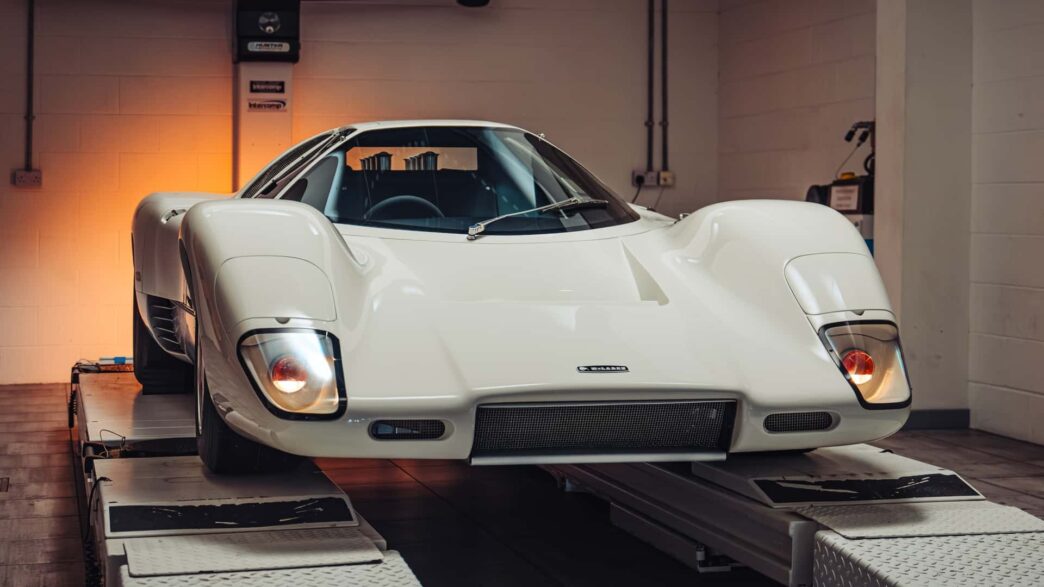 McLaren M6GT